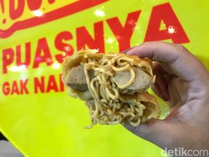 Jajanan Pastel Buncit dengan Isian Melimpah di Jaksel