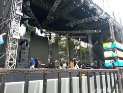 Band R&B The Brownsu Hangatkan Suasana Now Playing Fest Bandung