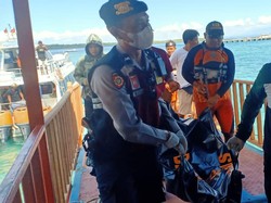 Polisi Selidiki Identitas Mayat Pria yang Terapung di Lembongan