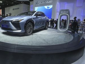 Mobil Listrik Lexus RZ Resmi Dijual, Harga Rp 2 Miliaran Mobil Listrik Lexus RZ Resmi Dijual, Harga Rp 2 Miliaran