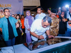 Disambut Antusiasme Warga, Benyamin Resmikan Alun-alun Pamulang