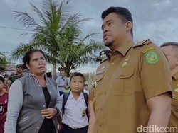 Janji Bobby Aspal Jalan Agar Warganya Merasa Indonesia