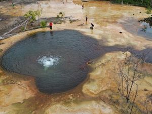 Potret Wisata Air Panas Menakjubkan yang Baru Ditemukan di Kolaka