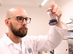 Australia Temukan Enzim Bakteri yang Hasilkan Listrik dari Sedikit Hidrogen