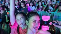 Seru Banget! Gaya 7 Selebritas Nonton Konser BLACKPINK