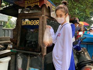 Ngakak! Ini Jadinya Kalau BLACKPINK Jajan Batagor dan Nasi Padang