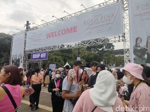 Fans Kesal Banyak Calo Tiket Konser BLACKPINK di GBK, Tawarkan Rp 10 Juta Fans Kesal Banyak Calo Tiket Konser BLACKPINK di GBK, Tawarkan Rp 10 Juta