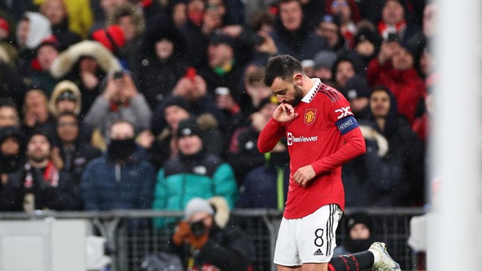 MANCHESTER, ENGLAND - MARCH 09: Bruno Fernandes of Manchester United celebrates after scoring a goal to make it 3-1 during the UEFA Europa League round of 16 leg one match between Manchester United and Real Betis at Old Trafford on March 9, 2023 in Manchester, United Kingdom. (Photo by Robbie Jay Barratt - AMA/Getty Images)