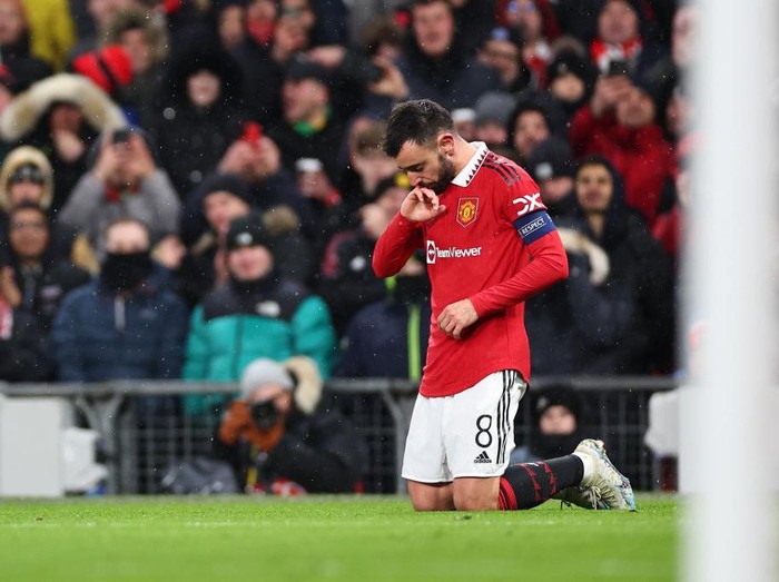 MANCHESTER, ENGLAND - MARCH 09: Bruno Fernandes of Manchester United celebrates after scoring a goal to make it 3-1 during the UEFA Europa League round of 16 leg one match between Manchester United and Real Betis at Old Trafford on March 9, 2023 in Manchester, United Kingdom. (Photo by Robbie Jay Barratt - AMA/Getty Images)