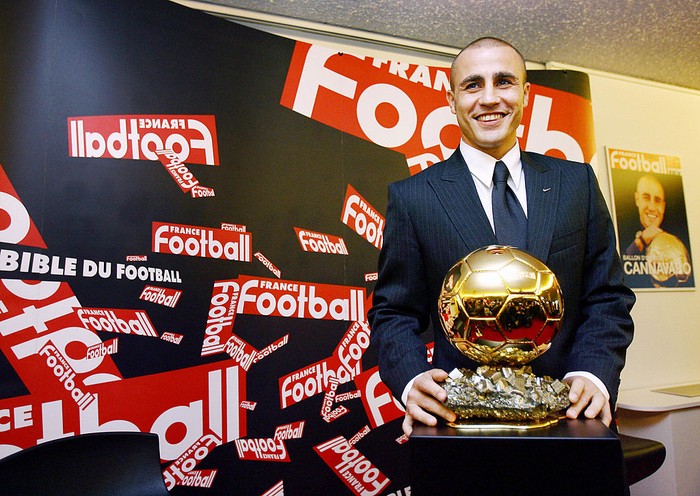 Carlo Ancelotti, Ballon d'Or ZURICH, SWITZERLAND - JANUARY 12: Carlo Ancelotti, coach of Real Madrid and wife Mariann Barrena McClay pose with FIFA Ballon d'Or winner Cristiano Ronaldo of Portugal and Real Madrid after the FIFA Ballon d'Or Gala 2014 at the Kongresshaus on January 12, 2015 in Zurich, Switzerland. (Photo by Jamie McDonald - FIFA/FIFA via Getty Images)