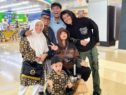 Ortu Fuji Umrah, Ajak Gala Sky hingga Pengasuh