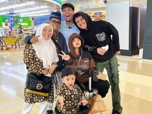 Ortu Fuji Umrah, Ajak Gala Sky hingga Pengasuh Ortu Fuji Umrah, Ajak Gala Sky hingga Pengasuh