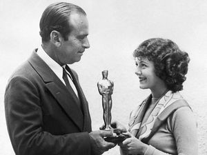 Gaya Artis saat Oscars Pertama Digelar, Baju Seadanya dari Lokasi Syuting Gaya Artis saat Oscars Pertama Digelar, Baju Seadanya dari Lokasi Syuting