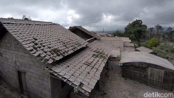 Potret Dampak Hujan Abu Erupsi Gunung Merapi di Magelang