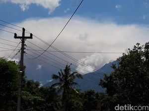 Warga Klakah Boyolali saat Merapi Erupsi: Langit Semula Cerah Nggak Kelihatan Warga Klakah Boyolali saat Merapi Erupsi: Langit Semula Cerah Nggak Kelihatan