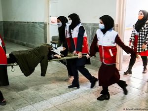 Keracunan Massal Ribuan Anak Sekolah Perkuat Sikap Antipemerintah di Iran