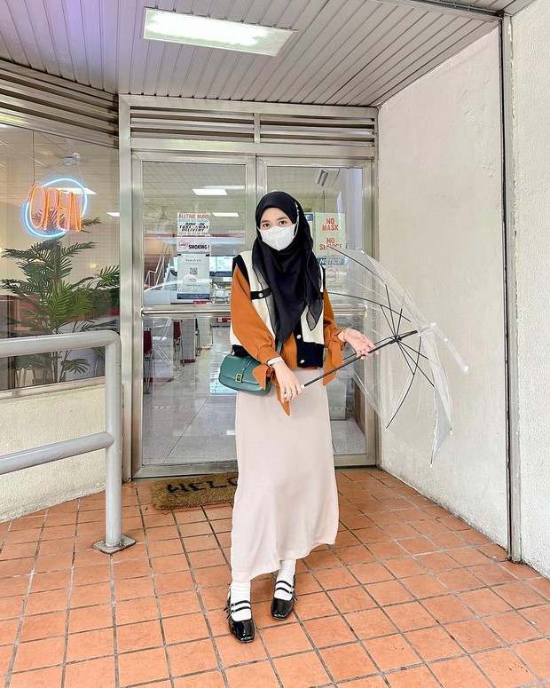 Inspirasi Gaya Richa Etika Ulhaq dengan Rok Richa Etika Ulhaq