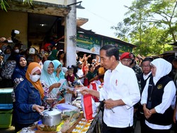 Ke Pasar Beran, Jokowi Dapati Harga Beras Medium Rp 10.500/Kg dan Bulog Rp 9.200/Kg