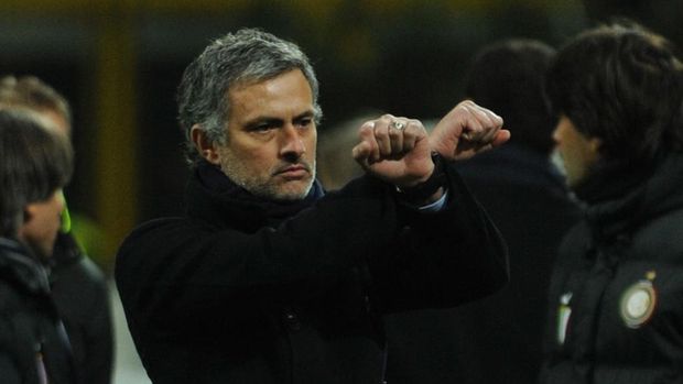 MILAN, ITALY - FEBRUARY 20:  FC Internazionale Milano head coach Jose Mourinho reacts during the Serie A match between FC Internazionale Milano and UC Sampdoria at Stadio Giuseppe Meazza on February 20, 2010 in Milan, Italy.  (Photo by Valerio Pennicino/Getty Images)