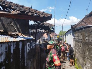 Rumah Warga di Denpasar Terbakar, Kerugian Capai Rp 226 Juta Rumah Warga di Denpasar Terbakar, Kerugian Capai Rp 226 Juta