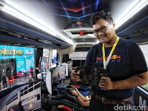 Keren! Bus Double Decker Ini Dalamnya Ada Simulator F1 Keren! Bus Double Decker Ini Dalamnya Ada Simulator F1