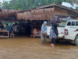 Curah Hujan Tinggi, Kampar Diterjang Banjir Bandang
