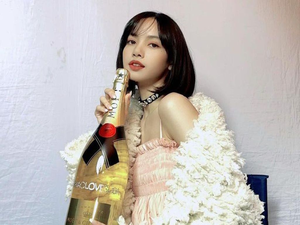 Lisa BlackPink Hobi Kulineran Seusai Konser, Suka Pizza dan Champagne Lisa BlackPink Hobi Kulineran Seusai Konser, Suka Pizza dan Champagne