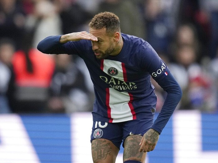 PSG's Neymar celebrates after scoring his side's second goal during the French League One soccer match between Paris Saint-Germain and Lille at the Parc des Princes stadium, in Paris, France, Sunday, Feb. 19, 2023. (AP Photo/Christophe Ena)