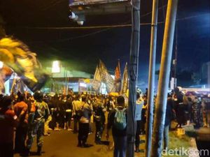 Ratusan Pesilat Geruduk Polsek Balongpanggang Gresik