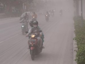 Merapi Erupsi, BPPTKG: 24 Guguran Awan Panas hingga Pukul 16.00 WIB