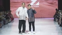 10 Foto Model Show Zaskia Sungkar, Ada Pak Muh Ayah Fadil Jaidi yang Gemetar