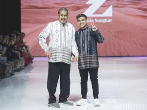 10 Foto Model Show Zaskia Sungkar, Ada Pak Muh Ayah Fadil Jaidi yang Gemetar