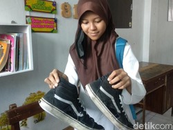 Crowdfunding Sepatu dan Empati di Sekolah Kita