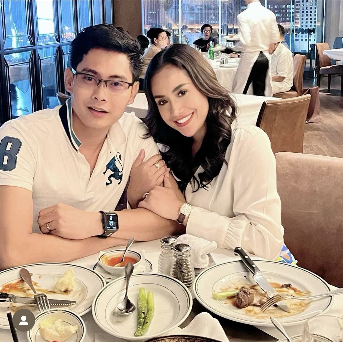 2 Resmi Menikah, Shinta Bachir dan Suami Hobi Nongkrong di Kafe