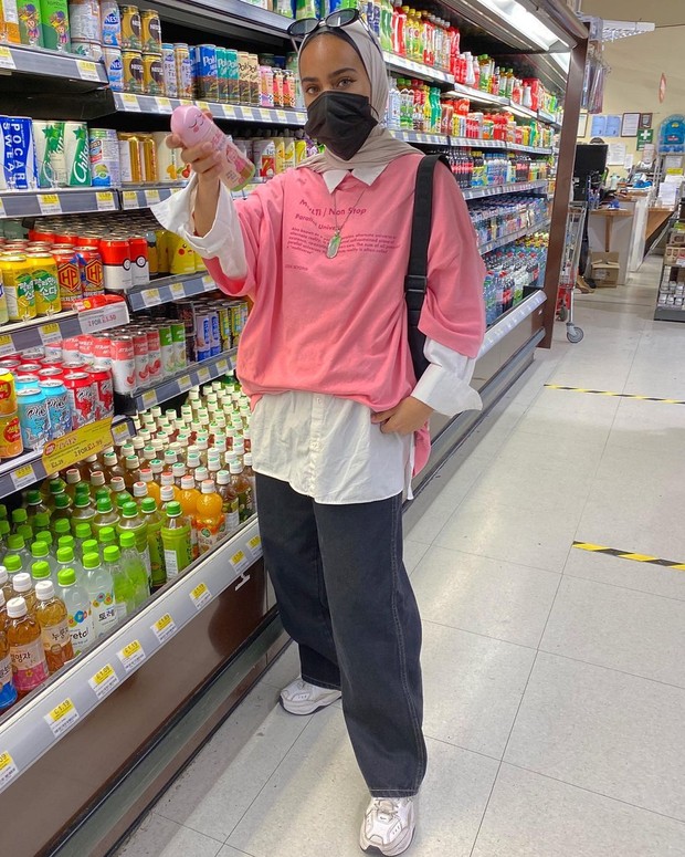 Ara | Foto: Instagram | @arabrojabis Inspirasi gaya hijab dari influencer luar negeri