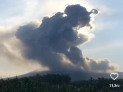 Imajinasi Netizen soal Asap Merapi, dari Petruk hingga Sirkuit Mandalika