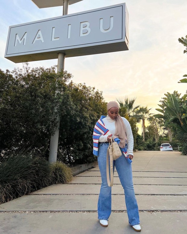 Aysha | Foto: Instagram | @ayshaharun Inspirasi gaya hijab dari influencer luar negeri