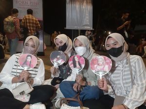 BLINK Asal Padang, Bisa Dengar Suara BLACKPINK dari Luar GBK Sudah Senang BLINK Asal Padang, Bisa Dengar Suara BLACKPINK dari Luar GBK Sudah Senang