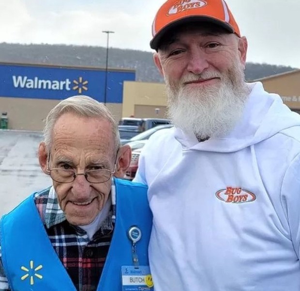 Butch Marion dan Rory McCarthy/Foto: Instagram.com/letsmakeapause Kisah haru pekerja Walmart berusia 82 tahun yang akhirnya bisa pensiun berkat bantuan orang asing
