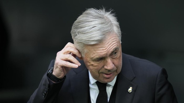 Real Madrids head coach Carlo Ancelotti touches his ear during a Spanish La Liga soccer match between Real Madrid and Espanyol at the Santiago Bernabeu stadium in Madrid, Spain, Saturday, March 11, 2023. (AP Photo/Bernat Armangue)
