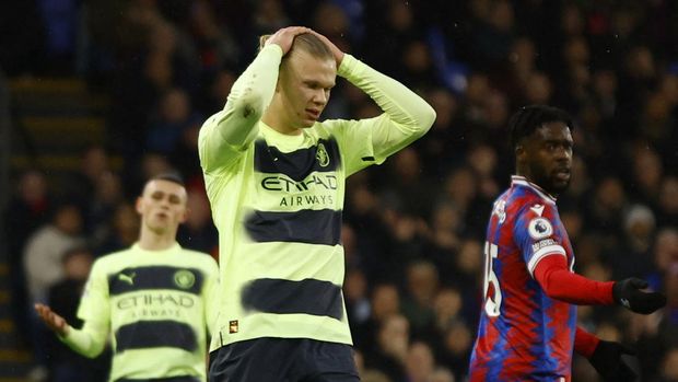 Soccer Football - Premier League - Crystal Palace v Manchester City - Selhurst Park, London, Britain - March 11, 2023 Manchester City's Erling Braut Haaland reacts after missing a chance to score Action Images via Reuters/John Sibley EDITORIAL USE ONLY. No use with unauthorized audio, video, data, fixture lists, club/league logos or 'live' services. Online in-match use limited to 75 images, no video emulation. No use in betting, games or single club /league/player publications. Please contact your account representative for further details.