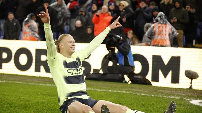 Manchester Citys Erling Haaland celebrates after scoring his sides opening goal during the English Premier League soccer match between Crystal Palace and Manchester City at Selhurst Park stadium, in London, Saturday, March 11, 2023. (AP Photo/David Cliff)