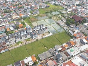 Foto Udara Persawahan di Rorotan Jakut Tergerus Permukiman Warga