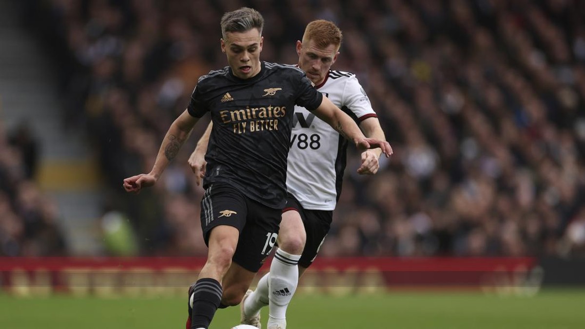 Leandro Trossard ukir rekor di laga lawan Fulham. (Foto: AP/Ian Walton)