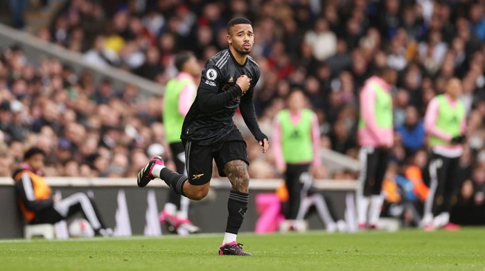 LONDON, ENGLAND - MARCH 12: Gabriel Jesus of Arsenal runs onto the pitch as they replace Leandro Trossard ( not pictured ) as a substitute during the Premier League match between Fulham FC and Arsenal FC at Craven Cottage on March 12, 2023 in London, England. (Photo by Ryan Pierse/Getty Images)