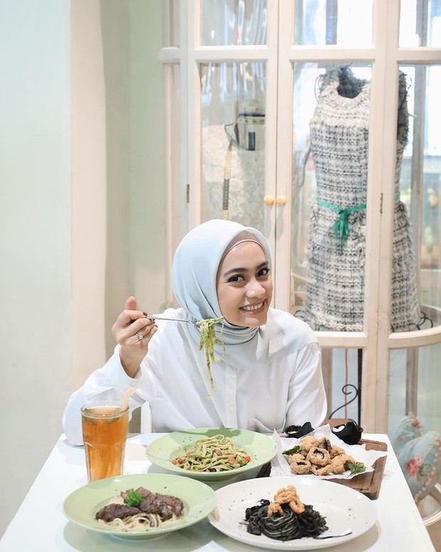 gaya hijab untuk bukber/Foto: instagram.com/ayudiac gaya hijab untuk bukber