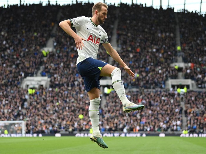 LONDON, ENGLAND - MARCH 11: Harry Kane of Tottenham Hotspur celebrates after scoring the teams first goal during the Premier League match between Tottenham Hotspur and Nottingham Forest at Tottenham Hotspur Stadium on March 11, 2023 in London, England. (Photo by Justin Setterfield/Getty Images)