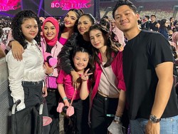 Akur! Ashanty dan Krisdayanti Nonton Konser BLACKPINK Bareng Anak-anak