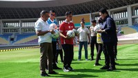 Stadion Manahan dipersiapkan menjadi salah satu venue gelaran akbar Piala Dunia U-20 2023 di Indonesia.