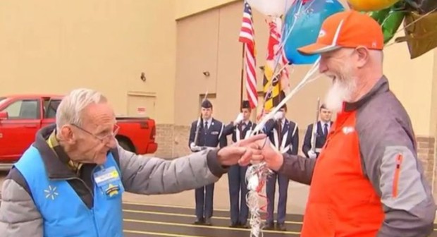 Kisah haru Butch Marion/Foto: Instagram.com/skoperta_official Kisah haru pekerja Walmart berusia 82 tahun yang akhirnya bisa pensiun berkat bantuan orang asing